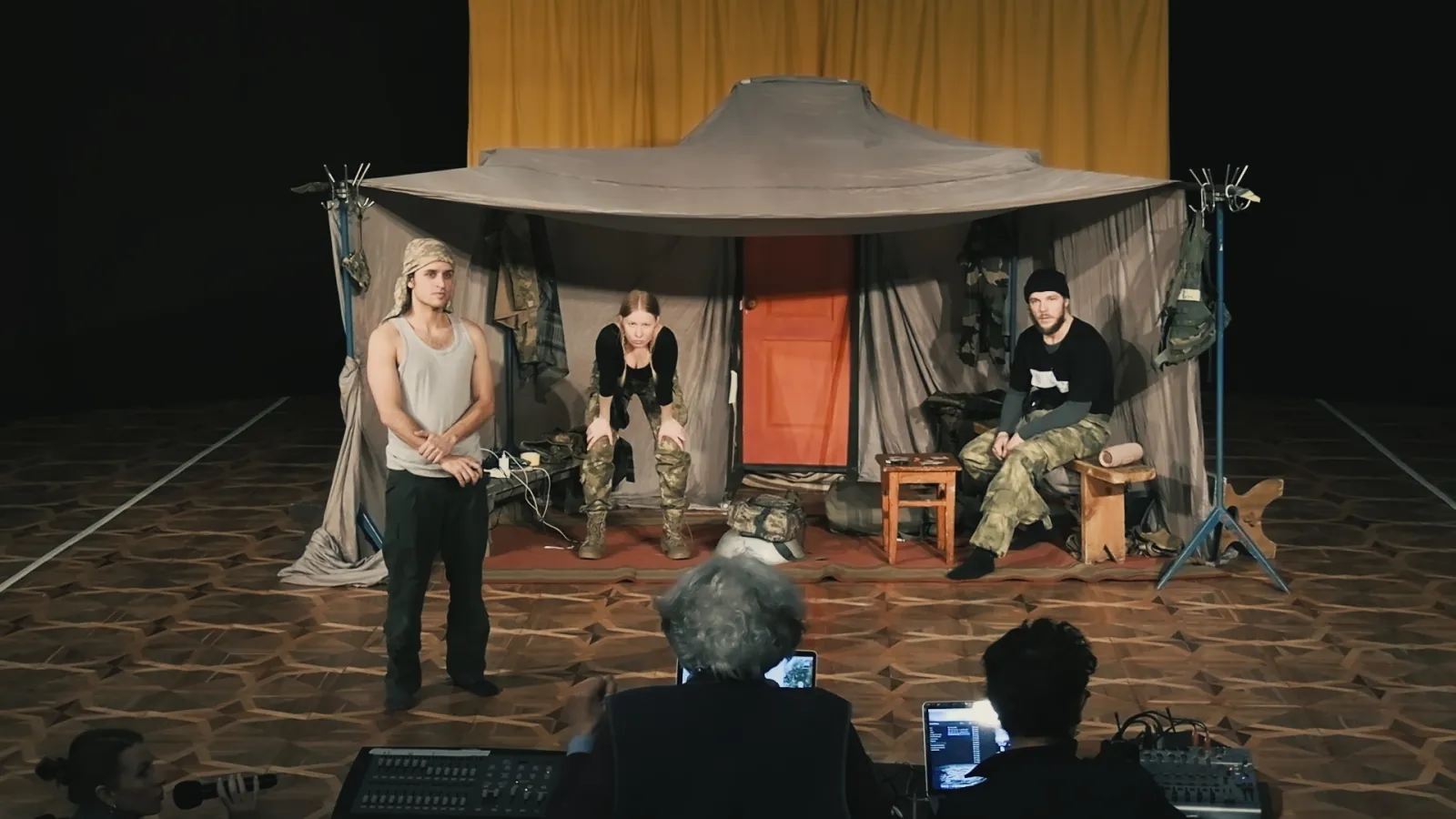 Kyiv Theater: An Island of Hope (Aux bords de la guerre, Ariana Mnouchkine et le Théâtre du Soleil à Kyiv) 